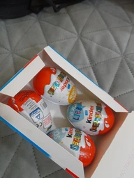 Набір кіндер сюрпризів Kinder Uberraschung з брелоком 4шт по 20г