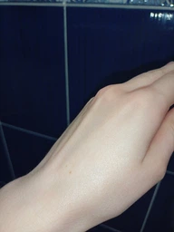 Солнцезащитный увлажняющий крем La Roche-Posay Anthelios UVmune 400 SPF50+ для лица и кожи вокруг глаз 50 мл (3337875797719) фото от покупателей 8