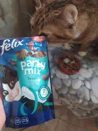 Упаковка лакомств для котов Purina Felix Party Mix Океанический Микс со вкусом лосося и форели 8 шт по 60 г (7613287631442) фото от покупателей 4