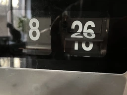 Часы перекидные Flip Clock Белые с черным циферблатом лофт