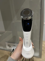 Прибор для лифтинга лица с микротоками Medica+ Skin Lifting 7.0 (Ems+Led) white фото от покупателей 4
