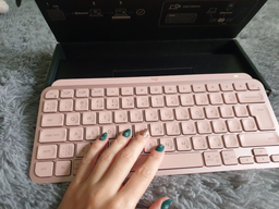Клавіатура бездротова Logitech MX Keys Mini Wireless Illuminated UA Rose (920-010500) фото від покупців 15