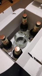 Подарочный набор пива Budweiser светлое фильтрованное 5% 0.5 л x 4 шт. + кружка 0.5 л (8594403707380) фото от покупателей 15