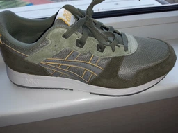 Кросівки чоловічі Asics LYTE CLASSIC (1201A477-104) 10, укр 42,5, 28 см фото від покупців 5