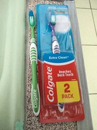 Зубна щітка Colgate Експерт Чистоти середньої жорсткості 2 шт (8714789732244) фото від покупців 5