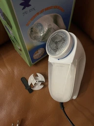 Машинка для стрижки катышков Lint Remover 5880 с запасным ножом работает Белоголубой фото от покупателей 1