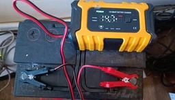Зарядний пристрій для автомобільного акумулятора Foxsur 12V 6A фото від покупців 5
