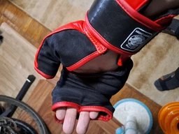 Перчатки для рукопашного бою ММА шкіряні TWN TWINS-MMA-Rep (р-р 10oz) (TWINS-MMA-Rep_Червоно-чорний) фото від покупців 1
