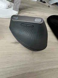 Мышь беспроводная Logitech MX Vertical (910-005448) Black фото от покупателей 2