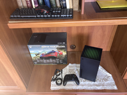 Ігрова консоль Microsoft Xbox Series X 1TB (RRT-00010) фото від покупців 4
