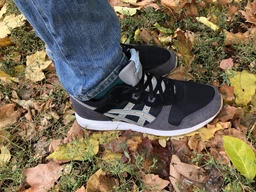 Кросівки чоловічі Asics LYTE CLASSIC (1201A477-104) 10, укр 42,5, 28 см фото від покупців 1