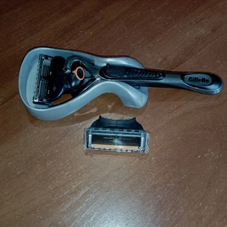 Станок для гоління чоловічий (Бритва) Gillette Fusion5 ProGlide Flexball з 2 змінними картриджами (7702018390816) фото від покупців 6