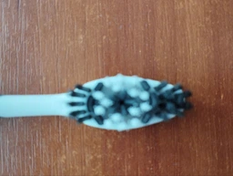 Зубная щетка Colgate Max White Charcoal черная отбеливающая мягкая 2 шт (8718951382602) фото от покупателей 8
