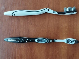 Зубная щетка Colgate Max White Charcoal черная отбеливающая мягкая 2 шт (8718951382602) фото от покупателей 6