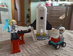 Конструктор LEGO DUPLO Town Экспедиция на шаттле 23 детали (10944) фото от покупателей 1