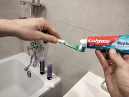 Зубная паста Colgate Max Clean Gentle Mineral Scrub Бережное очищение 75 мл (8718951327085) фото от покупателей 1