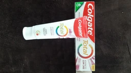 Зубна паста Colgate Тотал Професійний догляд за яснами 75 мл (8718951482074) фото від покупців 3