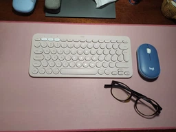 Игровая поверхность Logitech Desk Mat Studio Series Darker Rose (956-000053) фото от покупателей 10