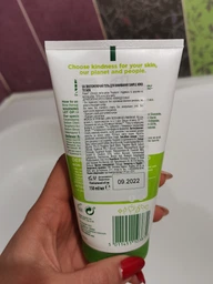 Увлажняющий гель для умывания Simple Kind to Skin Moisturising Facial Wash 150 мл (5011451103870) фото от покупателей 2