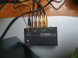 Предусилитель фонокорректор Behringer PP400