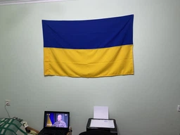 Флаг Украины из габардина, национальный флаг Украины с размерами 90см х 135см наружный, цвета синий и жёлтый фото от покупателей 1
