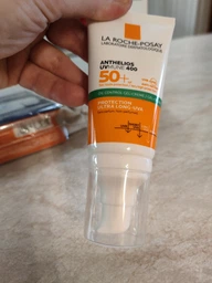 Гель-крем La Roche-Posay Anthelios UVA 400 Oil Control с матирующим эффектом для жирной чувствительной кожи лица очень высокий уровень защиты от UVB и от очень длинных UVA лучей SPF 50+ 50 мл (3337875546430) фото от покупателей 12
