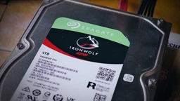 Жесткий диск 3.5" Seagate IronWolf Pro 18TB SATA 256MB (ST18000NE000) [105236] фото от покупателей 7