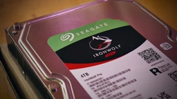 Жесткий диск 3.5" Seagate IronWolf Pro 18TB SATA 256MB (ST18000NE000) [105236] фото от покупателей 6