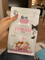 Сухий корм з кроликом Brit Care Sterilized Sensitive Бріт Каре для стерилізованих котів з чутливим травленням 2 кг + наповнювач в подарунок (8595602540761) фото від покупців 3