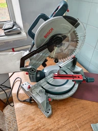 Торцовочная пила Bosch Professional GCM 216, 1300 Вт, диск 216х30мм, 4800 об.мин, Лазер +диск Optiline Wood (0601B33000) фото от покупателей 9