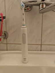 Электрическая зубная щетка Oral-B Pro 3 Sensitive Clean 3000 (4210201291237) фото от покупателей 5