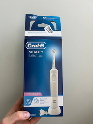 Електрична зубна щітка Oral-B Vitality Sensitive Clean D100 Blue (4210201234203) фото від покупців 10