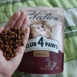 Сухий корм для котів CLUB 4 PAWS Преміум Cелекшн "З качкою та овощами" 300 г (365451) фото від покупців 4