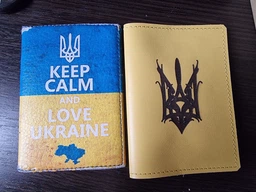 Шкіряна обкладинка для паспорта Чохол на паспорт зі шкіри "Герб України" (09866372) фото від покупців 2