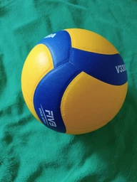 М'яч волейбольний Mikasa V330W (розмір 5) фото від покупців 6