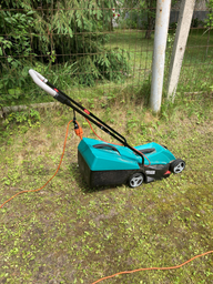 Газонокосилка сетевая Bosch Rotak 32 1200Вт 31 л контейнер 6.8 кг (0600885B00) фото от покупателей 13