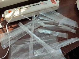 Побутовий вакуумний пакувальник їжі Vacuum Sealer фото від покупців 1