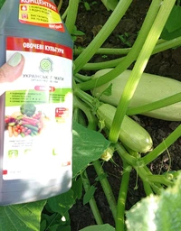 Добриво Українські гумати FARMER органічне для овочевих культур у легкодоступній формі, концентрат 1 кг (4820219190066)