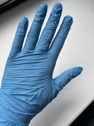 Одноразові рукавиці MedTouch нітрилові без пудри Розмір L 100 шт. Сині (4820226660040/Н325913) фото від покупців 3