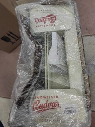 Подарочный набор пива Budweiser светлое фильтрованное 5% 0.5 л x 4 шт. + кружка 0.5 л (8594403707380) фото от покупателей 7