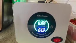 Стабилизатор напряжения Qoltec автоматический AVR 2000VA (5901878507248) фото от покупателей 9