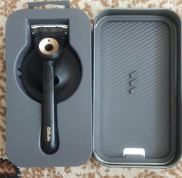 Станок для бритья мужской Gillette Labs BLACK AND GOLD edition с чистящим элементом дорожный футляр 5 лезвий 2 картриджа магнитная док-станция фото от покупателей 1