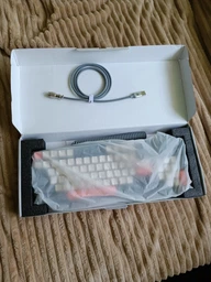 Ультракомпактна MAMBASNAKE K3 Pro Mini дротова 98-клавішна механічна клавіатура з RGB, спіральний кабель USB Type-C, металевий авіаційний пружинний роз’єм TPU. Червоні світчі. Колір - Білий. Розкладка ( ENG - UA) фото від покупців 3