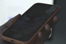Защитное стекло Spigen Screen Protector EZ FIT Tempered Glass (2pack) для iPhone 14 | 13 | 13 Pro Privacy(AGL03388) фото от покупателей 1
