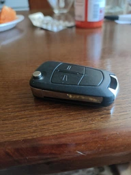 Корпус выкидного ключа Opel Vectra Astra Omega Insignia Zafira Crossland X Campo Vivaro AdlerKey (87-64) на 2 кнопки (лезвие HU101 две черные кнопки под чип 7946/7941) фото от покупателей 11