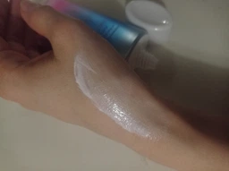 Сонцезахисний крем з тонуючим ефектом ROHTO Skin Aqua SPF50+ PA+++ (80 мл) фото від покупців 3