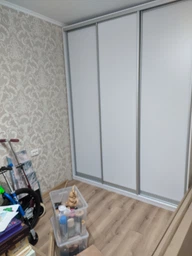 Шкаф-купе трехдверный Roko 209.2x242x60 см ДСП Дуб молочный (20200024404) фото от покупателей 1