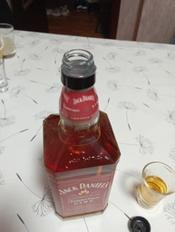 Лікер Jack Daniel's Tennessee Fire 0.7 л 35% (5099873010686) фото від покупців 3