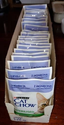 Упаковка влажного корма для взрослых стерилизованных кошек Purina Cat Chow Sterilised с ягненком и зеленой фасолью 85 г х 26 шт фото от покупателей 6