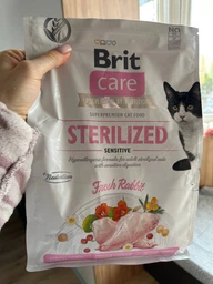 Сухий корм з кроликом Brit Care Sterilized Sensitive Бріт Каре для стерилізованих котів з чутливим травленням 2 кг + наповнювач в подарунок (8595602540761) фото від покупців 2